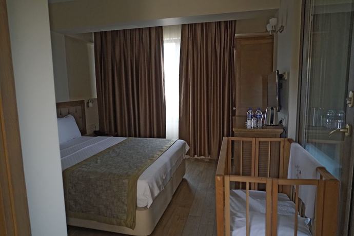 Imagen de la habitación del Cinarli Kasri Hotel. Foto 13