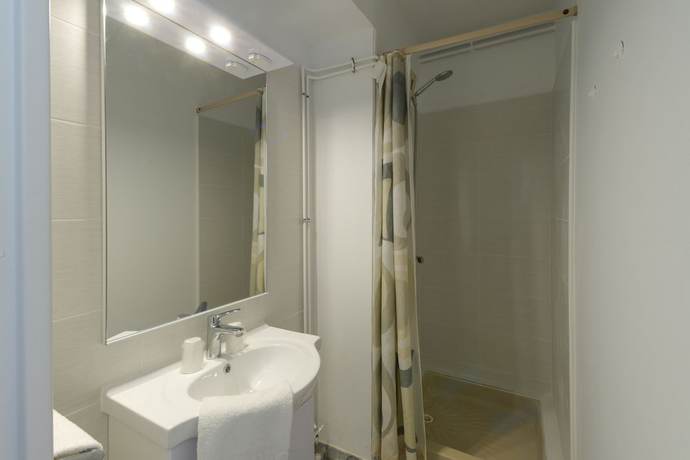 Imagen de la habitación del Cit'H&ocirc;tel La R&eacute;sidence. Foto 18