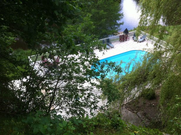 Imagen de la piscina del Citotel Le Moulin Noye. Foto 16
