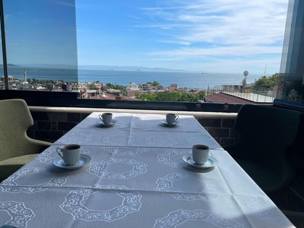 Imagen de la habitación del City Hall Hotel. Foto 15