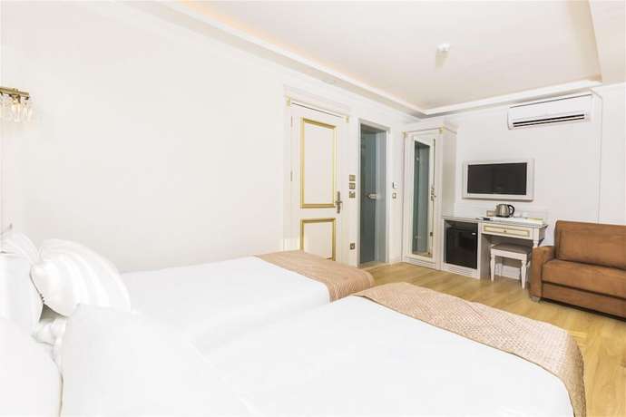 Imagen de la habitación del City Hall Hotel. Foto 17