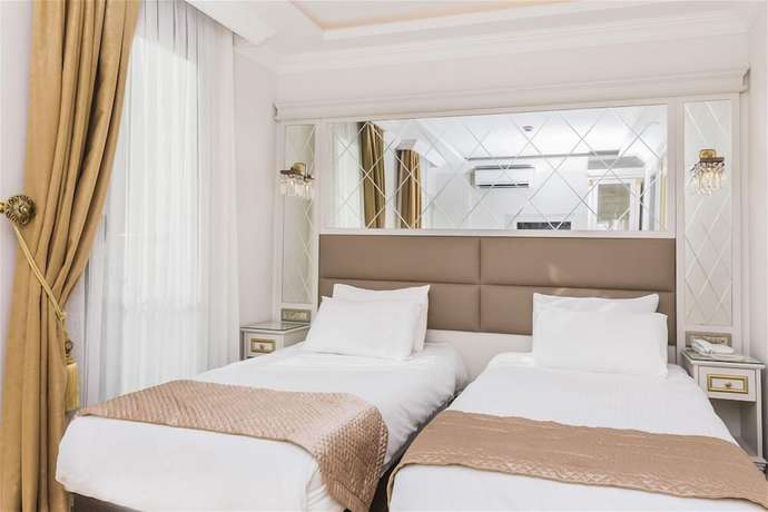 Imagen de la habitación del City Hall Hotel. Foto 18