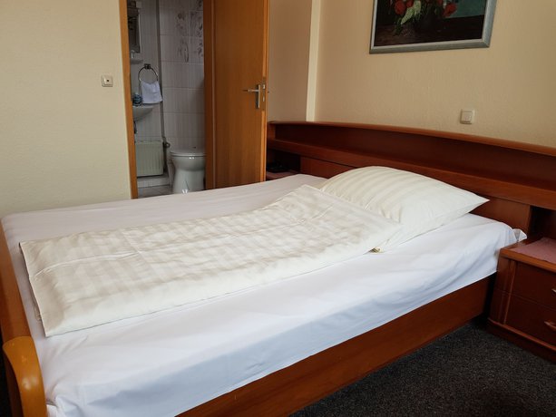 Imagen de la habitación del City Hotel Garni. Foto 10