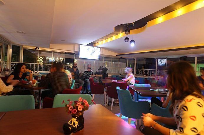 Imagen del bar/restaurante del City Hotel, Unye. Foto 2