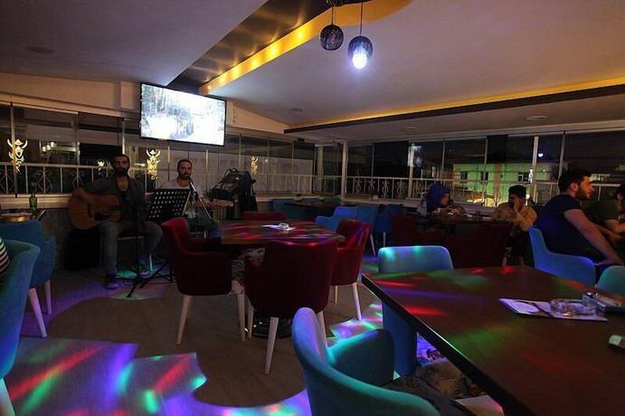 Imagen del bar/restaurante del City Hotel, Unye. Foto 3