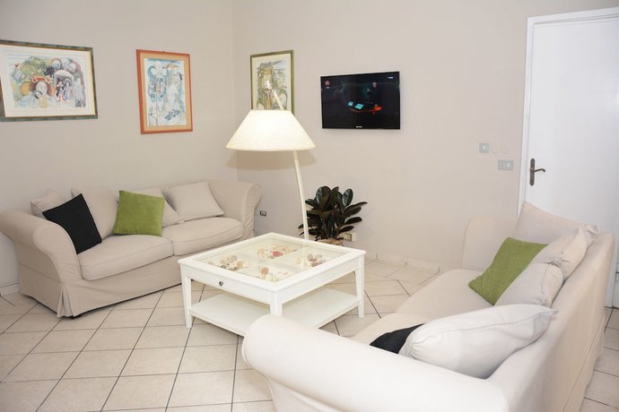 Imagen de los interiores del City Hotel, Viareggio. Foto 17