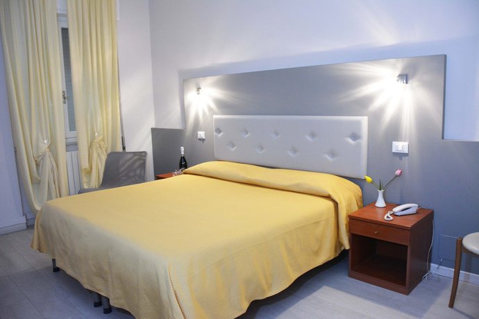 Imagen de la habitación del City Hotel, Viareggio. Foto 13