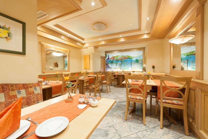 Imagen del bar/restaurante del City Hotel garni Neu-Ulm. Foto 3
