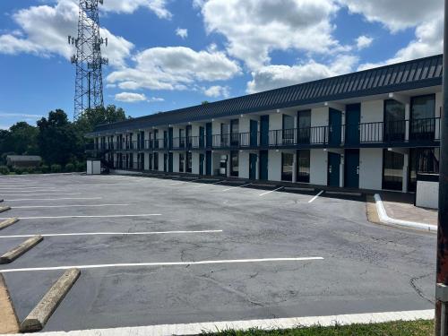 Imagen general del Clarion Pointe Winston - Salem Downtown, EX: Dayspring Inn & Suites. Foto 7