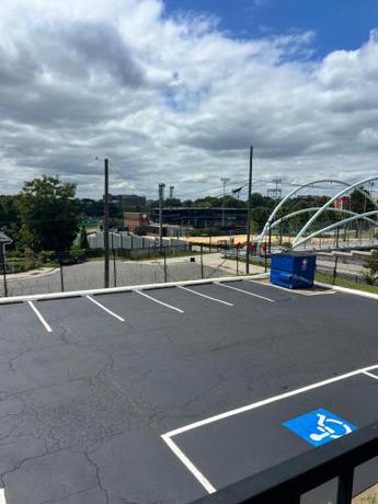 Imagen general del Clarion Pointe Winston - Salem Downtown, EX: Dayspring Inn & Suites. Foto 13
