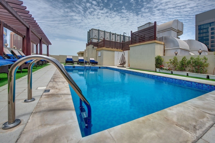 Imagen de la piscina del Class Hotel Apartments. Foto 19