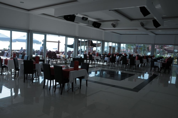 Imagen del bar/restaurante del Clover Magic Nova Beach Hotel. Foto 2