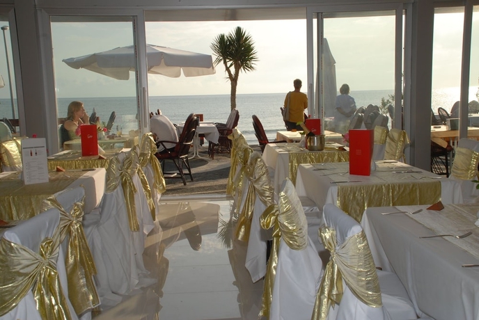 Imagen del bar/restaurante del Clover Magic Nova Beach Hotel. Foto 5