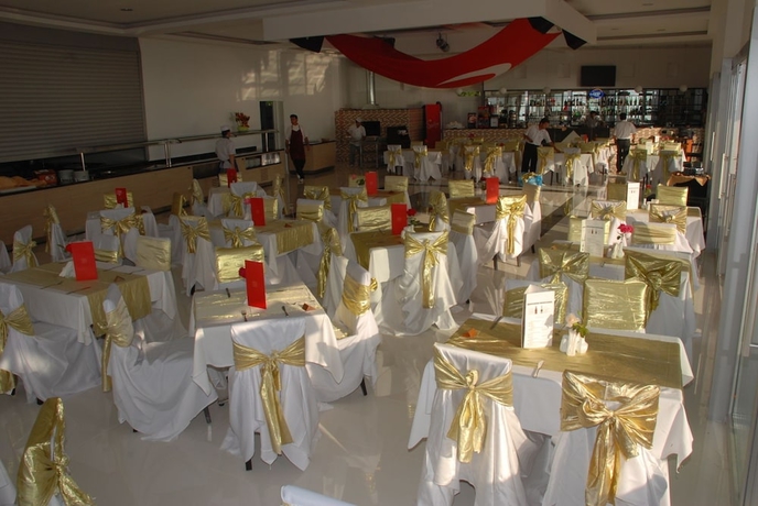 Imagen del bar/restaurante del Clover Magic Nova Beach Hotel. Foto 6