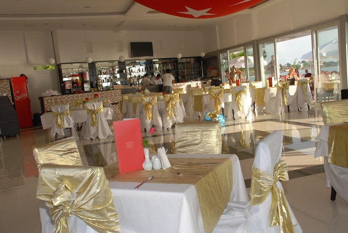 Imagen del bar/restaurante del Clover Magic Nova Beach Hotel. Foto 7