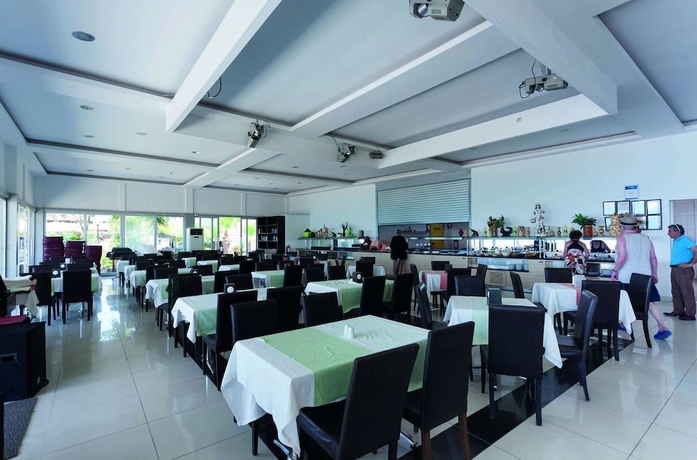 Imagen del bar/restaurante del Clover Magic Nova Beach Hotel. Foto 8