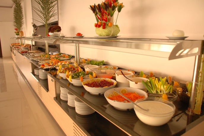Imagen del bar/restaurante del Clover Magic Nova Beach Hotel. Foto 9