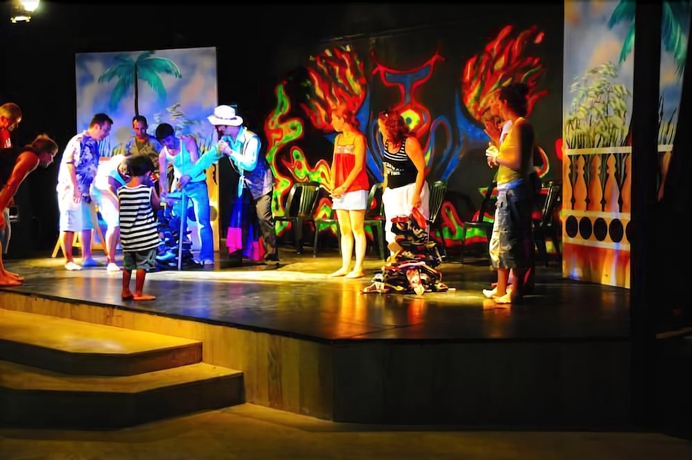 Imagen de los interiores del Club Akman Beach Hotel. Foto 17