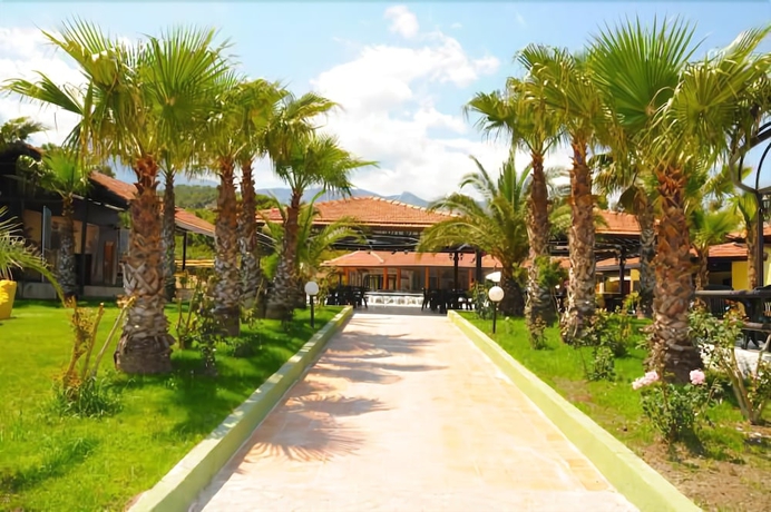 Imagen de los exteriores del Club Akman Beach Hotel. Foto 11