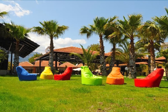 Imagen de los exteriores del Club Akman Beach Hotel. Foto 14