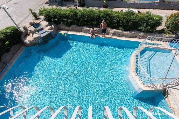 Imagen de la piscina del Club Dante Marmaris. Foto 15