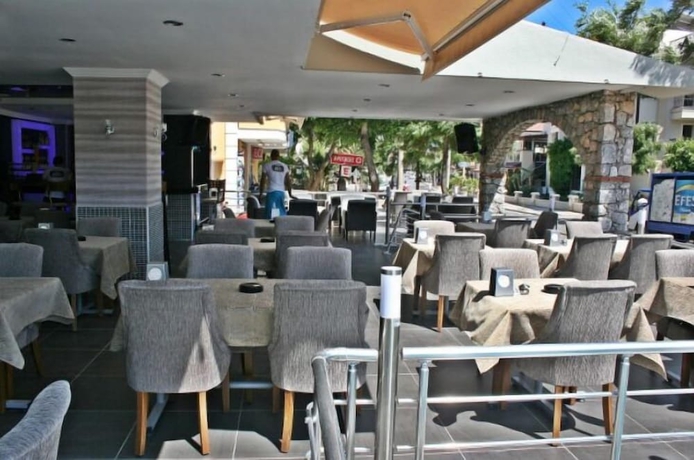 Imagen del bar/restaurante del Club Dante Marmaris. Foto 4