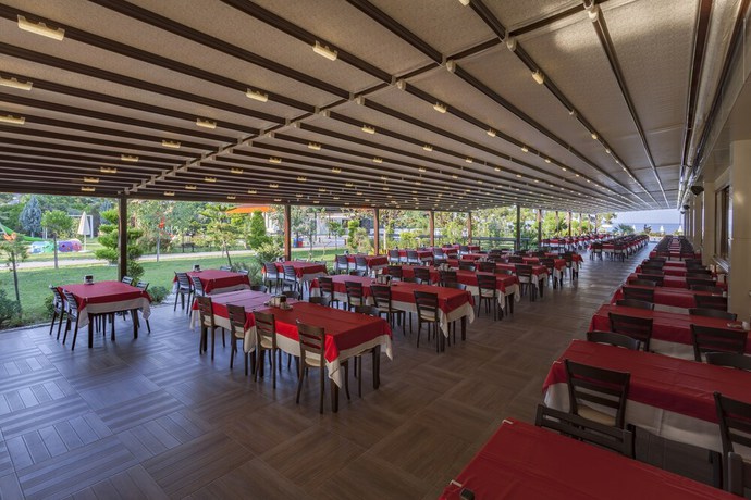 Imagen del bar/restaurante del Club Hotel Belpınar. Foto 6