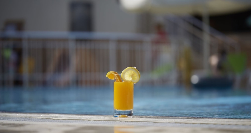 Imagen de la piscina del Club Hotel Sunbel. Foto 16
