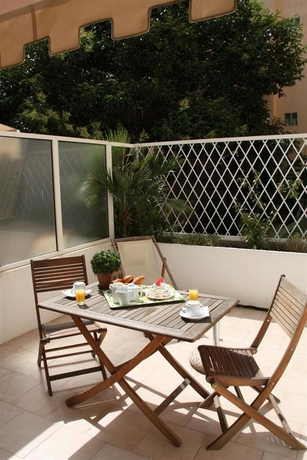 Imagen de los exteriores del Club Inn, Niza. Foto 11