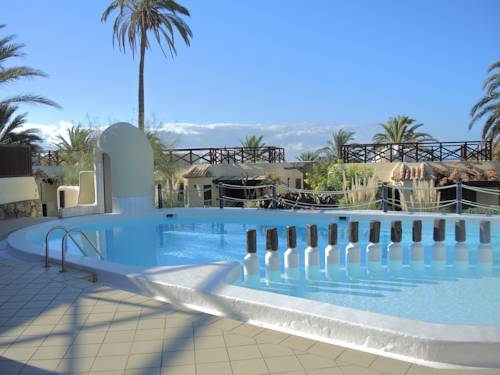 Imagen de la piscina del Club Montemar Bahia Feliz. Foto 9