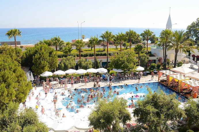 Imagen de la piscina del Club Sea Time Hotel. Foto 11