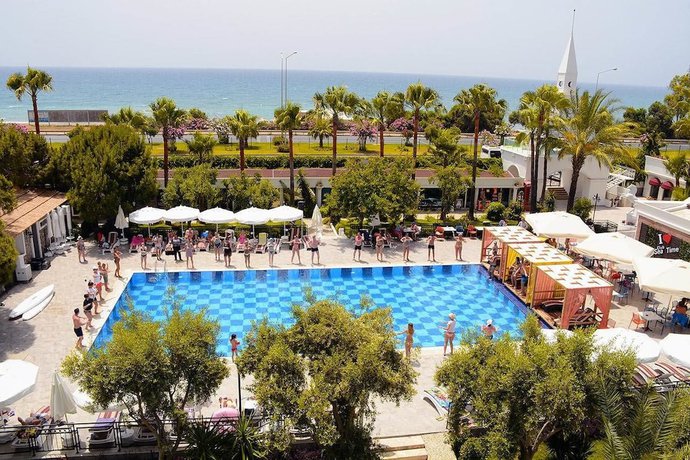 Imagen de la piscina del Club Sea Time Hotel. Foto 15