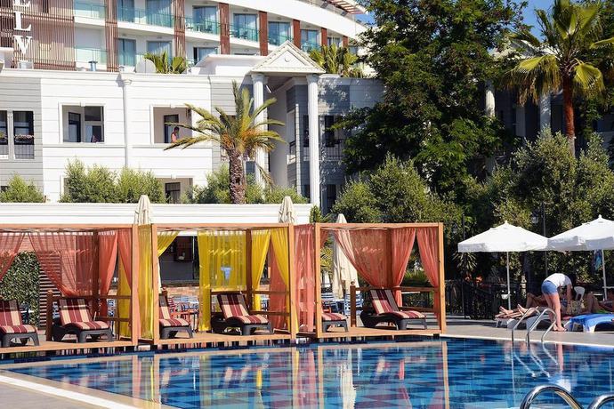 Imagen de la piscina del Club Sea Time Hotel. Foto 16