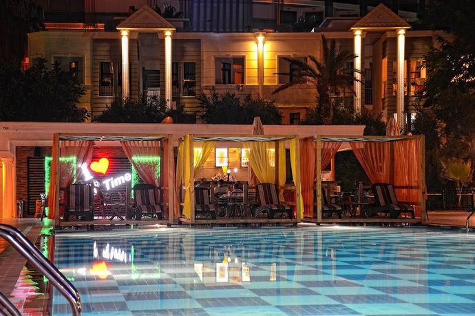 Imagen de la piscina del Club Sea Time Hotel. Foto 20