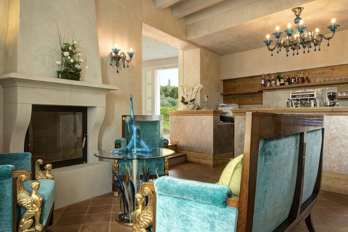 Imagen de los interiores del Colon&igrave;a Resort and SPA. Foto 16