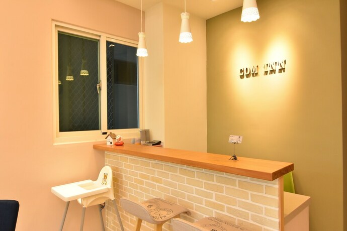 Imagen de los interiores del Com Inn. Foto 17