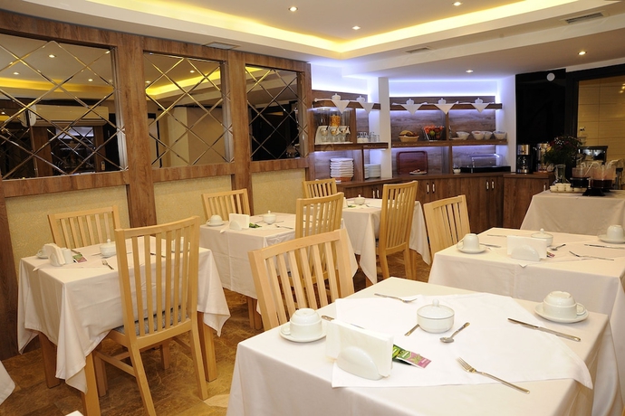 Imagen del bar/restaurante del Comfort Elite Hotels Old City. Foto 3