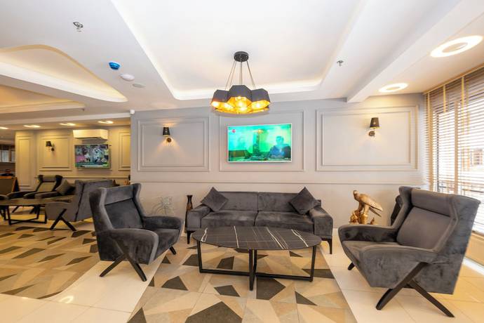 Imagen de los interiores del Comfort Suites Hotel. Foto 15