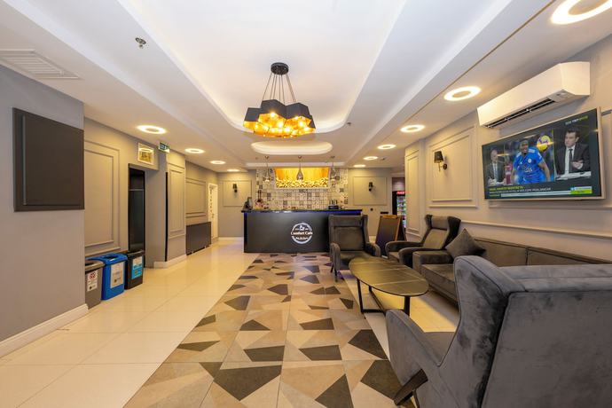 Imagen de los interiores del Comfort Suites Hotel. Foto 17
