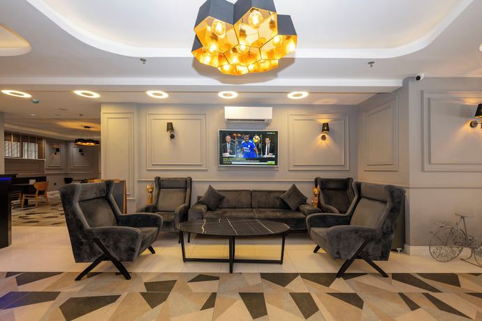 Imagen de los interiores del Comfort Suites Hotel. Foto 18