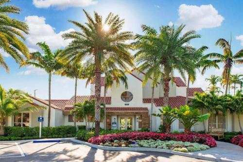Imagen general del Comfy Apartments at Sheridan Ocean Club in Florida. Foto 9