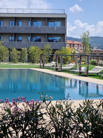 Imagen de la piscina del Como Hills Hotel. Foto 16