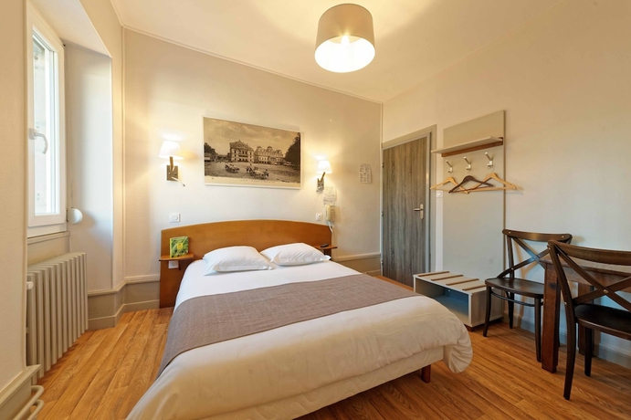 Imagen de la habitación del Contact H&ocirc;tel du Commerce et son restaurant C&ocirc;te &agrave; C&ocirc;te. Foto 3