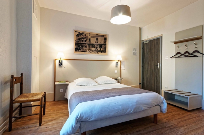 Imagen de la habitación del Contact H&ocirc;tel du Commerce et son restaurant C&ocirc;te &agrave; C&ocirc;te. Foto 6