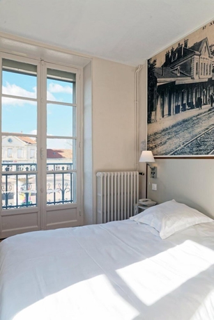 Imagen de la habitación del Contact H&ocirc;tel du Commerce et son restaurant C&ocirc;te &agrave; C&ocirc;te. Foto 9