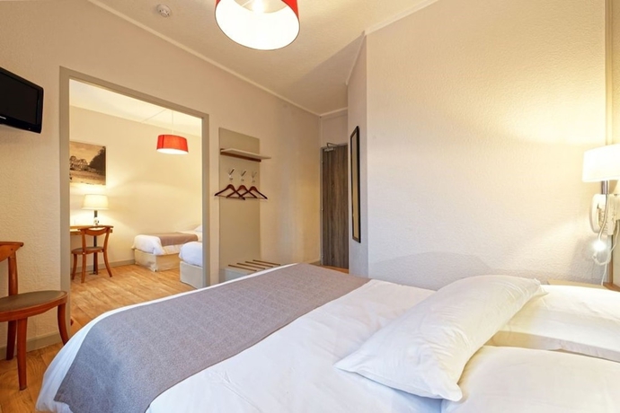 Imagen de la habitación del Contact H&ocirc;tel du Commerce et son restaurant C&ocirc;te &agrave; C&ocirc;te. Foto 11