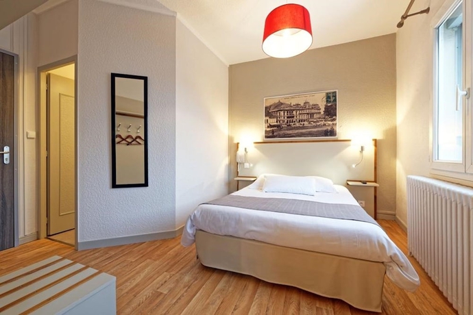 Imagen de la habitación del Contact H&ocirc;tel du Commerce et son restaurant C&ocirc;te &agrave; C&ocirc;te. Foto 13