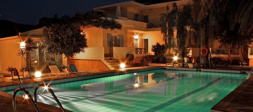 Imagen de la piscina del Cormoranos Apartments. Foto 12