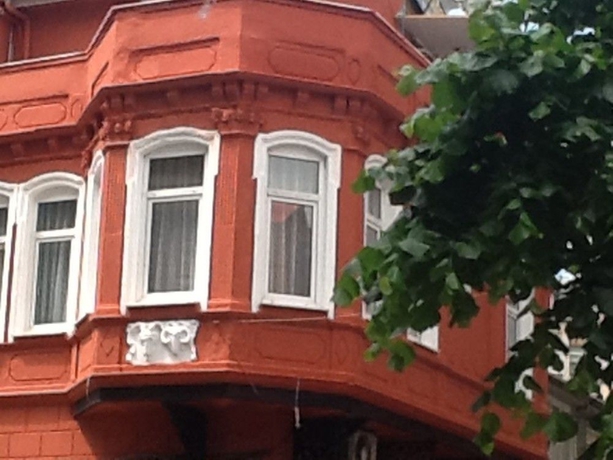 Imagen de los exteriores del Corner Hot. Foto 7