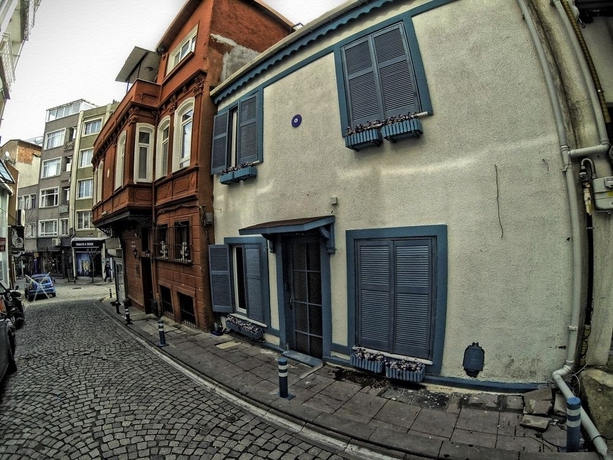 Imagen de los exteriores del Corner Hot. Foto 8